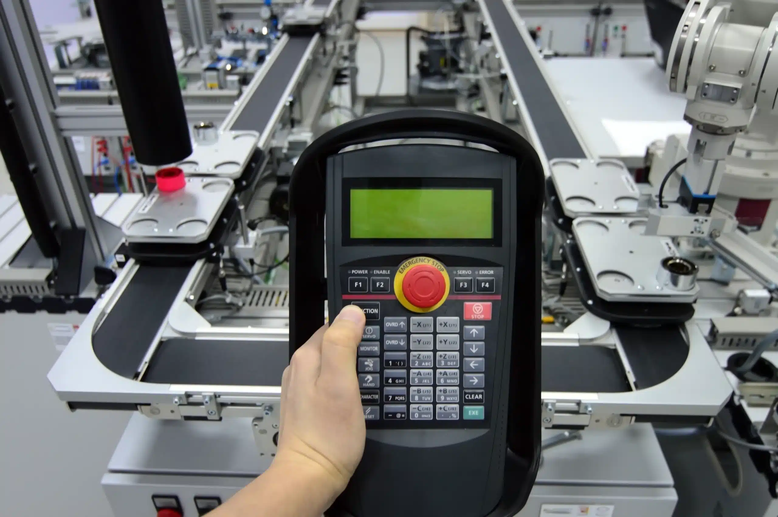 Configuracion de zonas de trabajo y limites de ejes en controlador de robot industrial